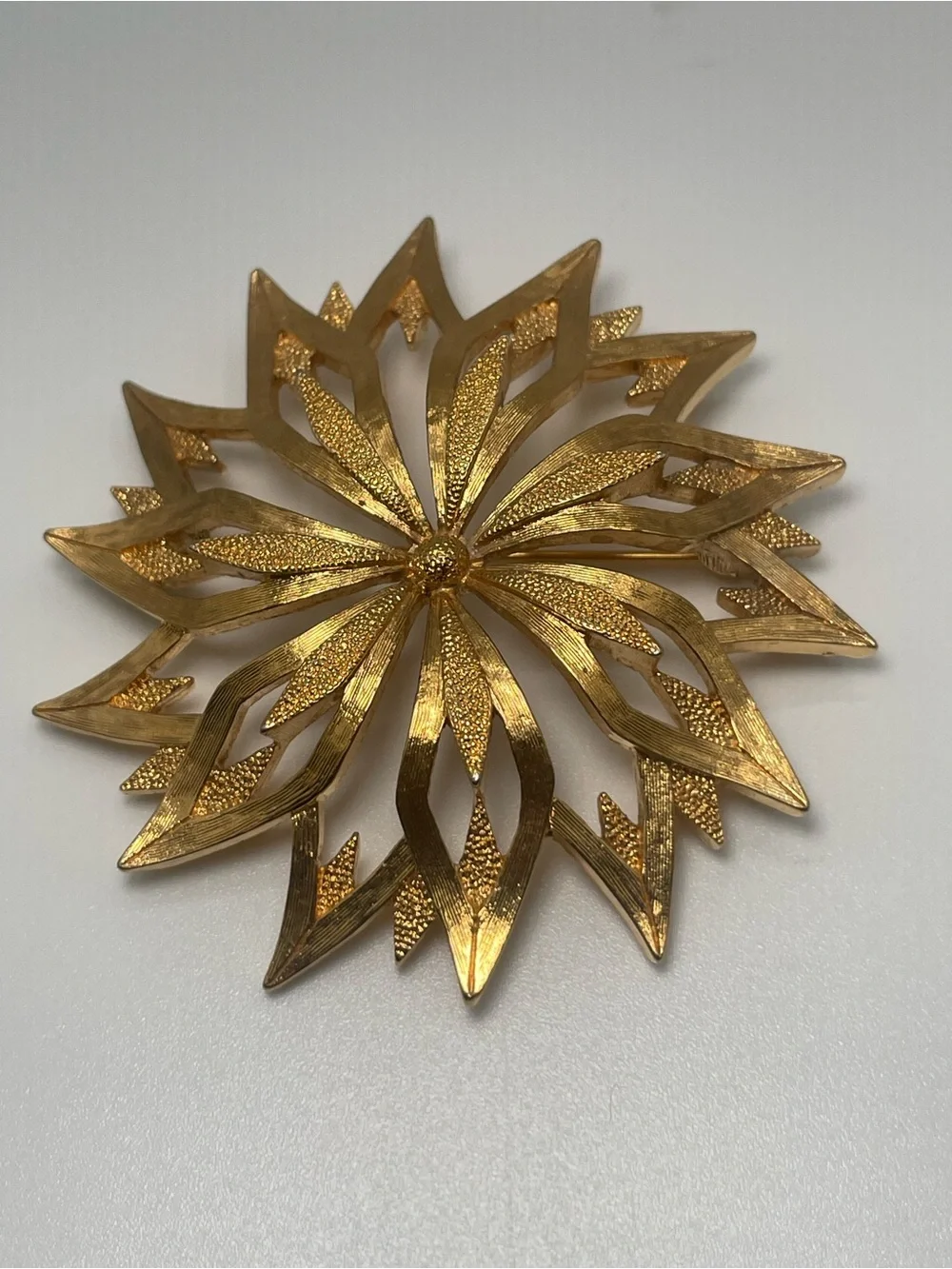 VTG Monet Gold Tone Starburst Floral Textured Brooch